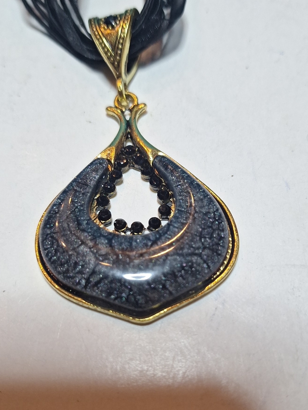 Black & Gold Tone Chunky Tear Drop Fashion Pendant Necklace With Ribbon Chain - Picture 3 of 7